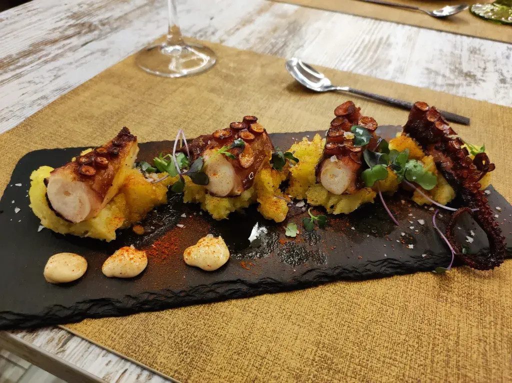 Pata de pulpo con mayonesa de soja