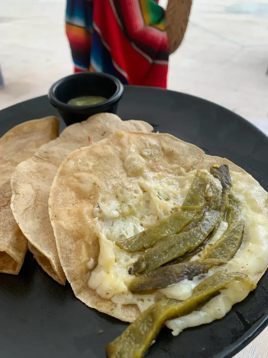 Quesadillas de Rajas 3 deliciosas quesadillas con rajas de Chile Poblano, picantitas. En la gastronomía de México, las rajas son un chile asado y cortado en tiras (de ahí su nombre).