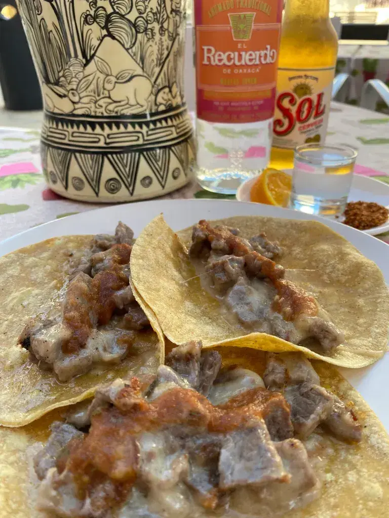 Tacos de Bistec con Queso